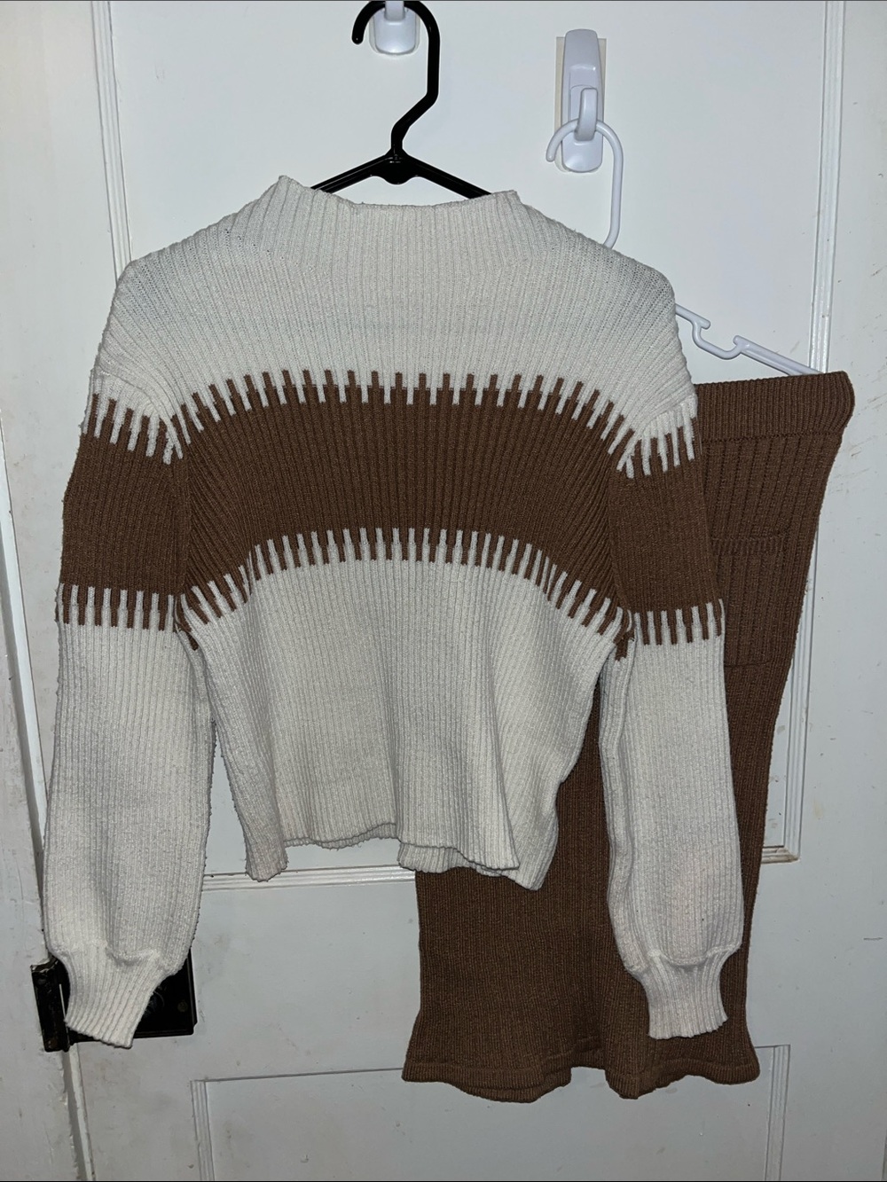 Women’s Cream & Brown Ribbed Crewneck Sweater